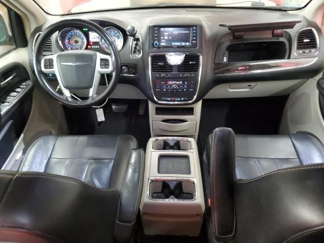2014 Chrysler Town & Country Touring L