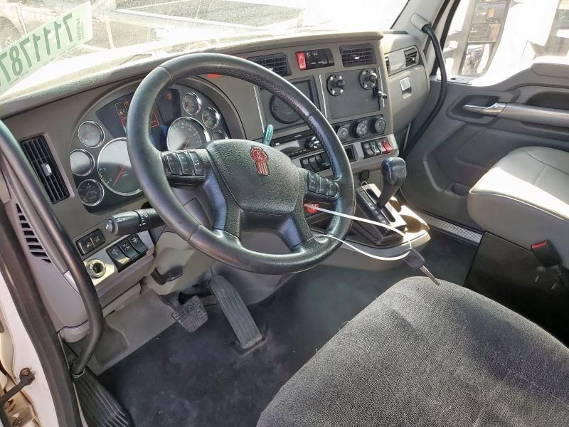 2016 Kenworth T680 Semi Truck