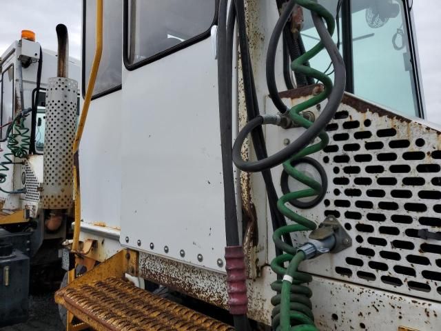 2011 Capacity TJ5000-Yard Truck