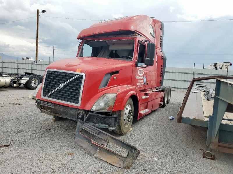 2010 Volvo VNL Semi Truck