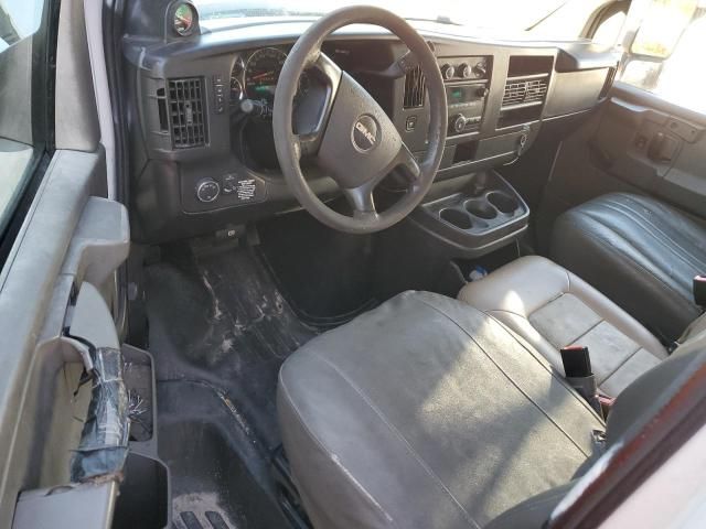 2010 GMC Savana Cutaway G3500