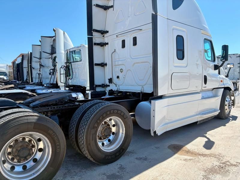2017 Freightliner Cascadia 125