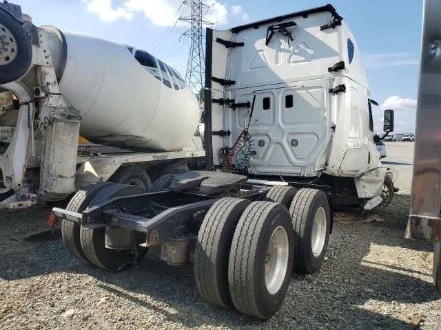 2015 Freightliner Cascadia Semi Truck