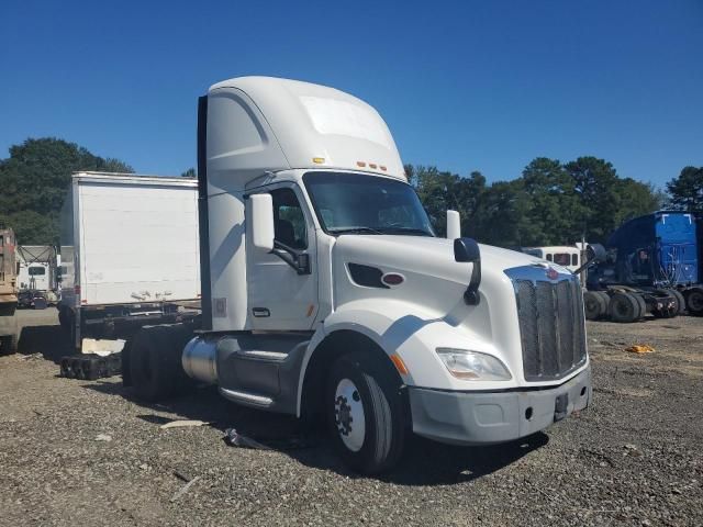 2016 Peterbilt Tractor 2016 Peterbilt 579 Semi Truck