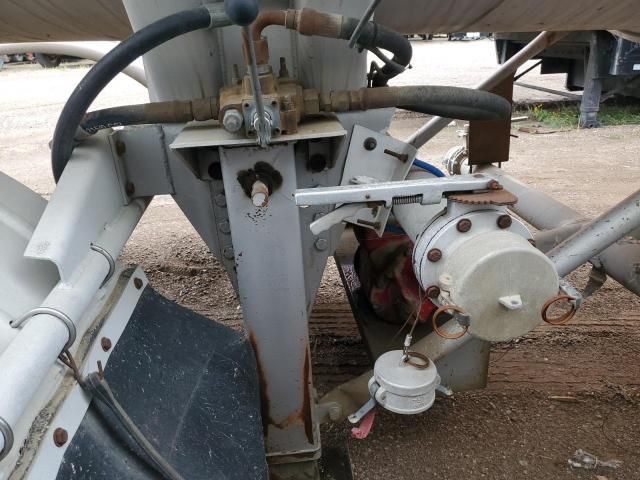 1982 Penske Tank Trailer