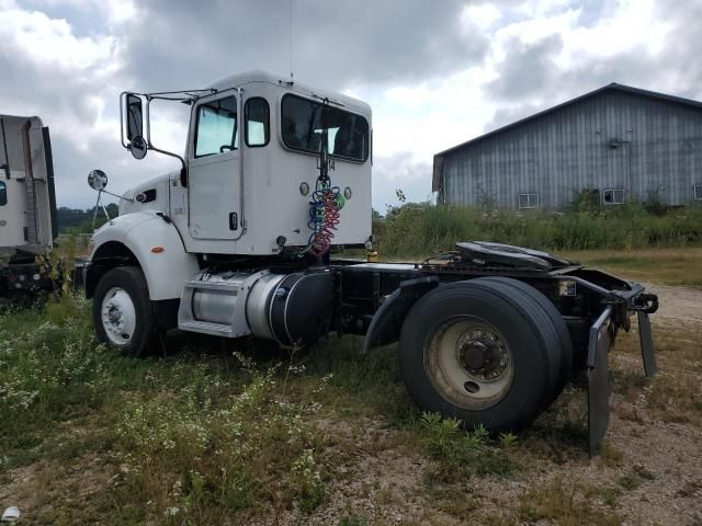 2016 Peterbilt Tractor 2016 Peterbilt 382 Semi Truck