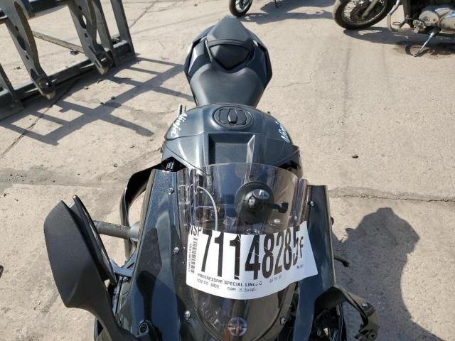 2021 Kawasaki ZX1002 L