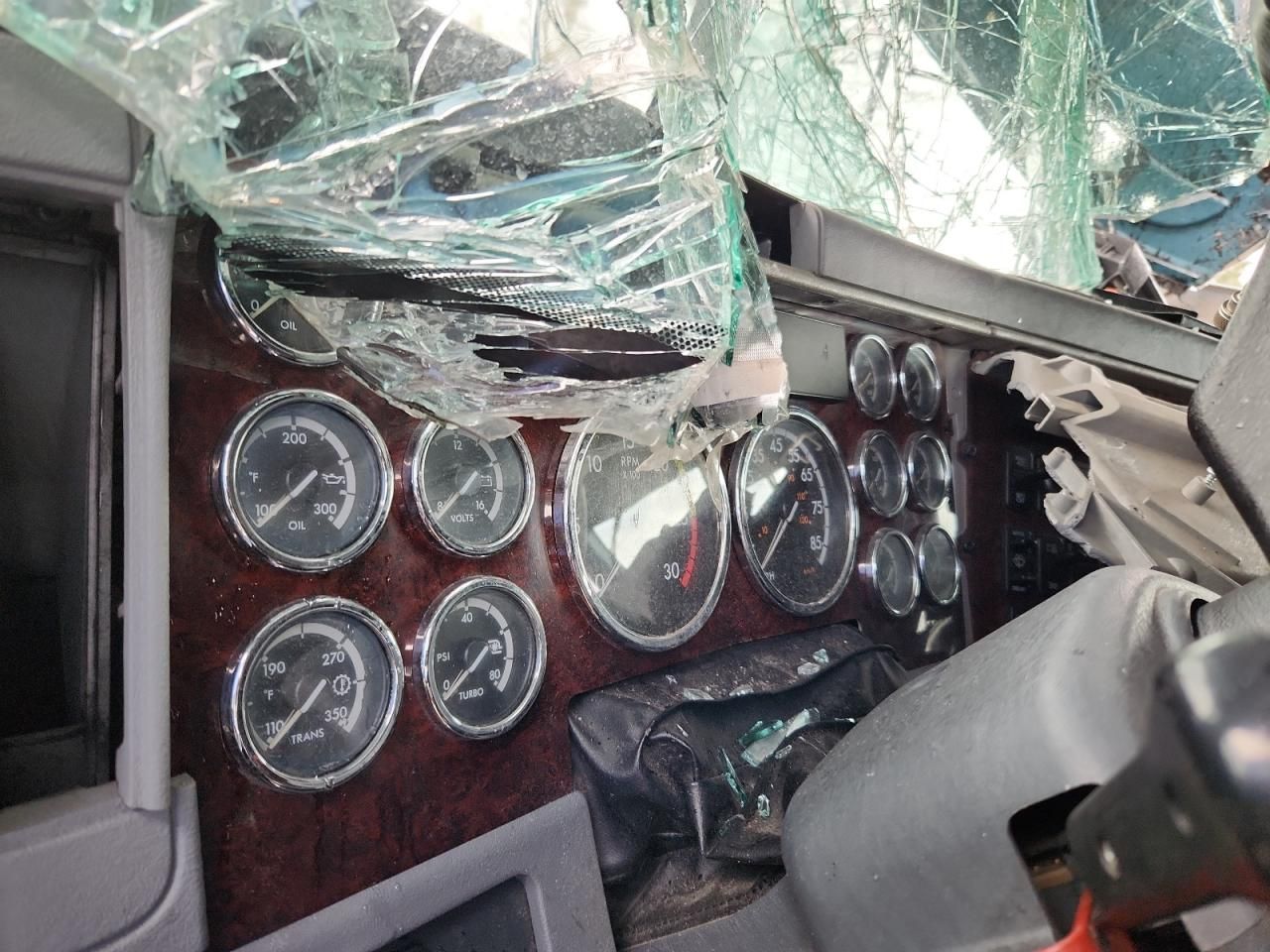 2016 Freightliner Coronado Semi Truck