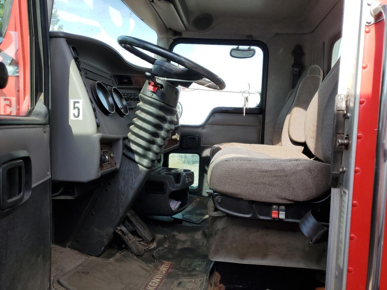 2005 Kenworth T300-Flat BED Truck