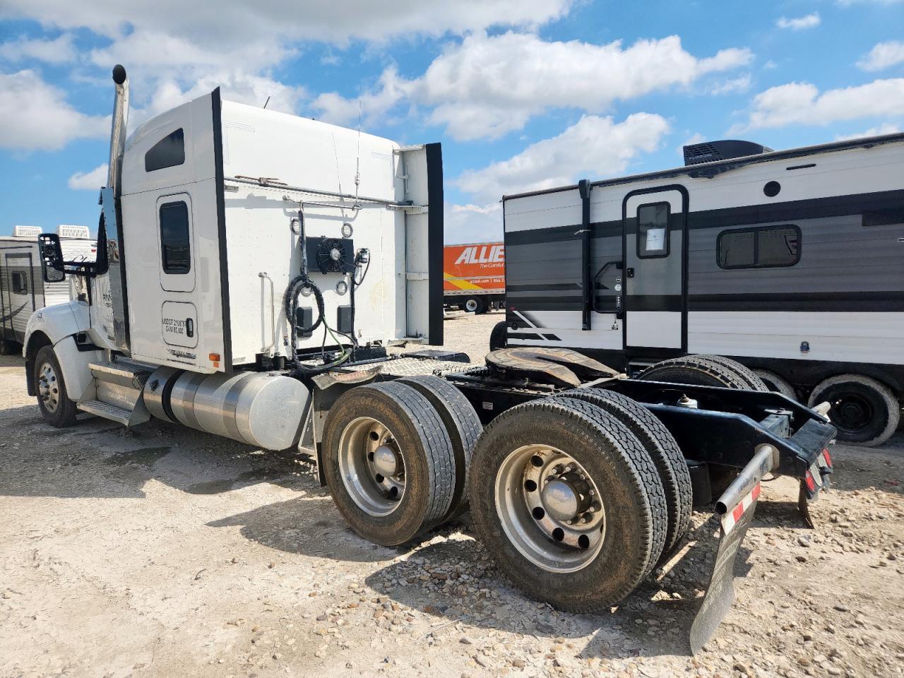 2020 Kenworth W990 Semi Truck