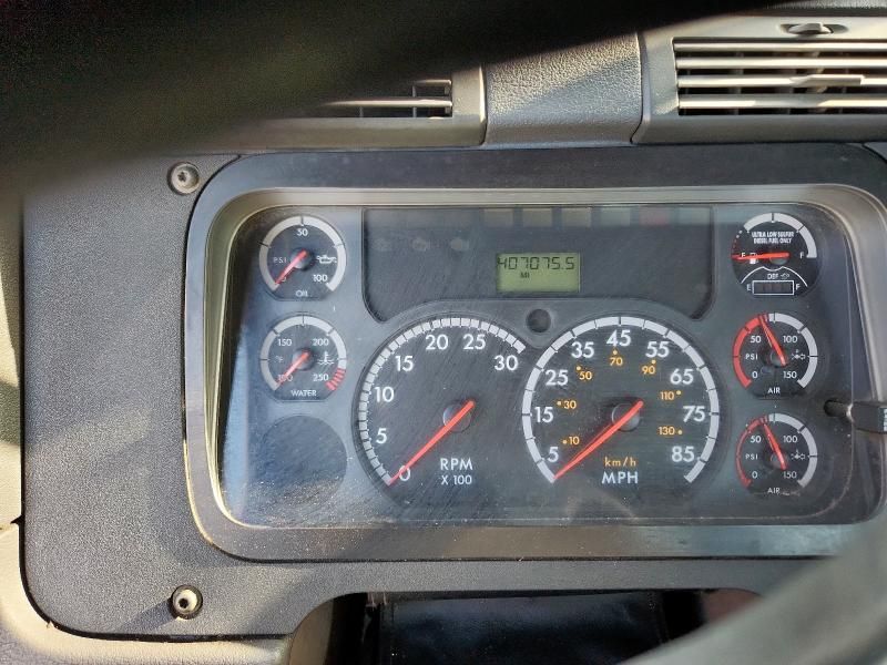2014 Freightliner Cascadia Semi Truck