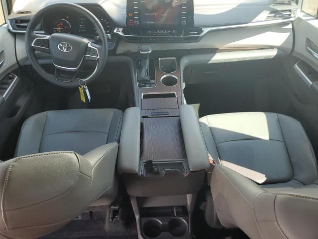 2022 Toyota Sienna xle