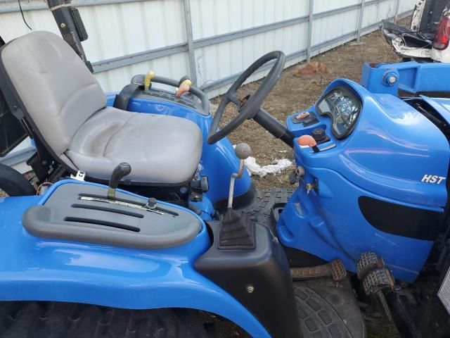 2004 New Holland Tractor