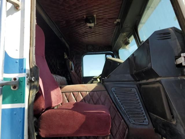 1982 Freightliner COE Semi Truck