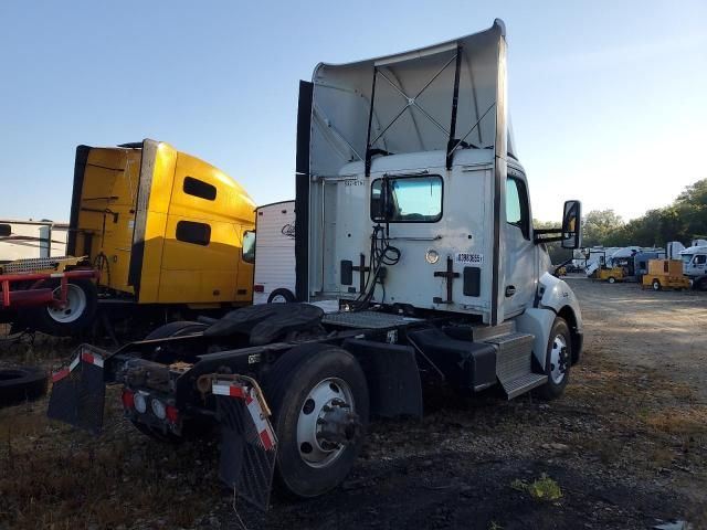 2017 Kenworth T680 Semi Truck