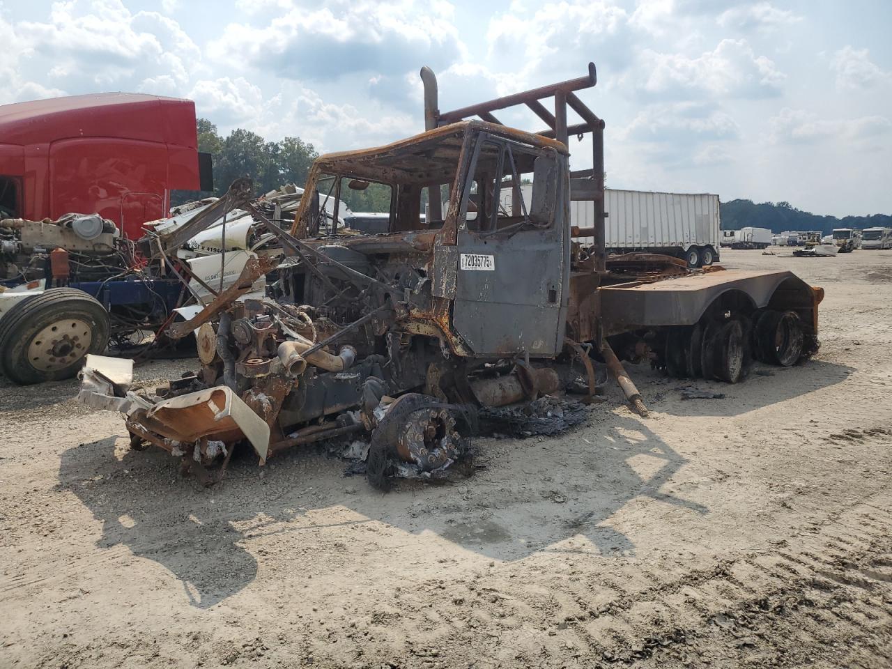 2001 Freightliner FL112 Semi Truck