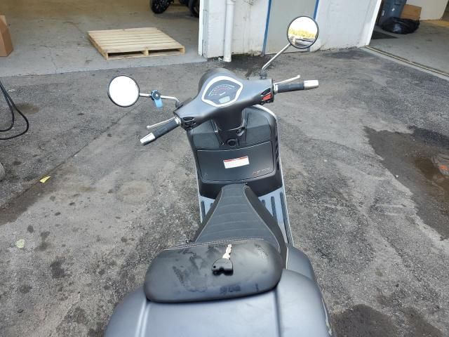 2018 Vespa GTS 300