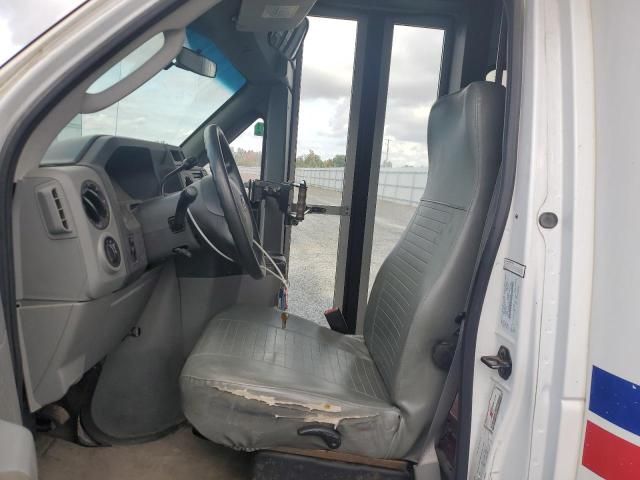 2009 Ford Econoline E450 Super Duty Cutaway Van
