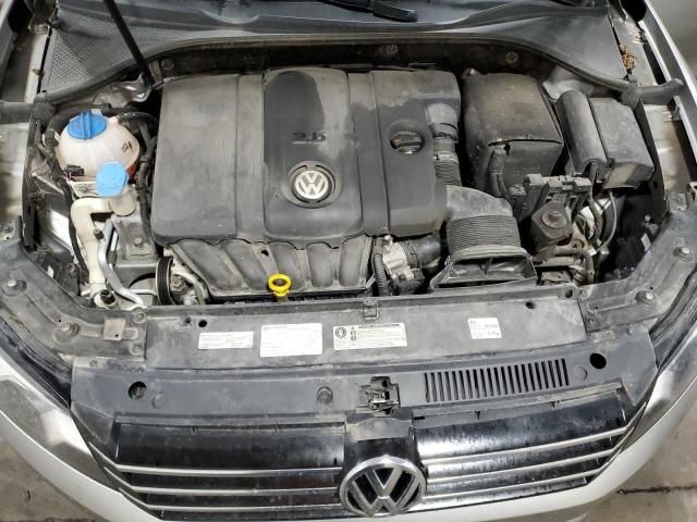 2013 Volkswagen Passat SE