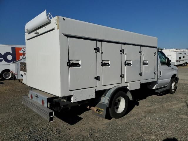 2017 Ford Econoline E450 Super Duty Cutaway Van