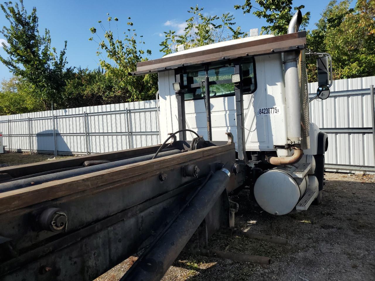 2005 Mack CV713 ROLL-OFF Container Truck