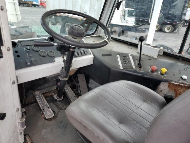 2011 Capacity TJ5000-Yard Truck