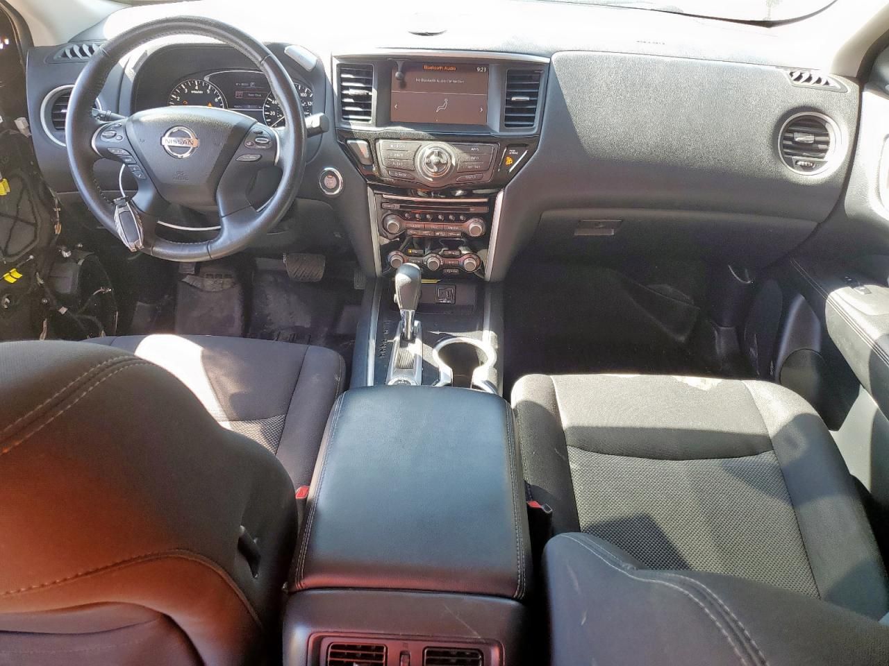 2020 Nissan Pathfinder sv