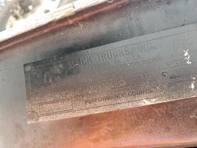 2001 Mack RD690S Dump Truck