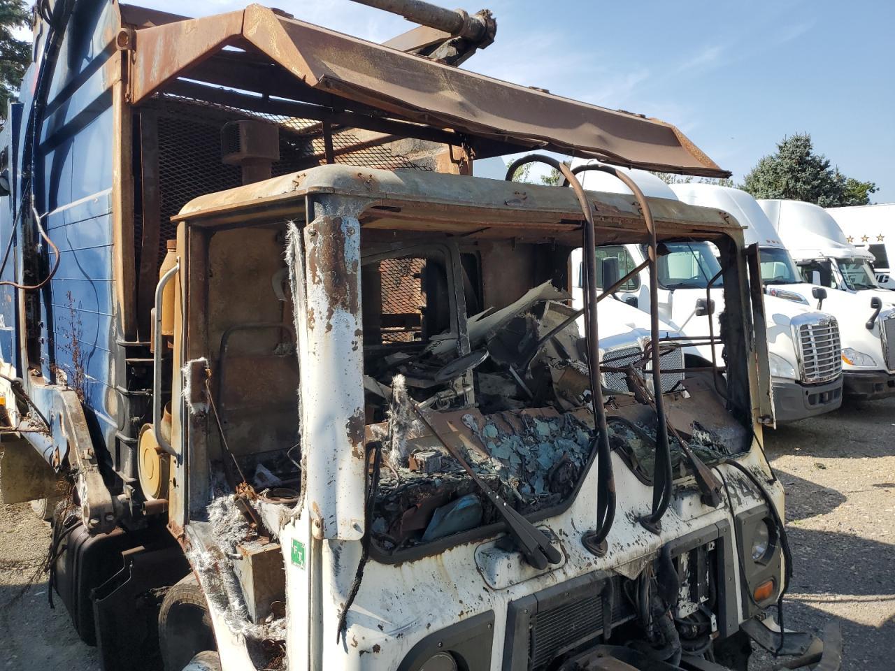 2015 Mack MRU600 Refuse Truck