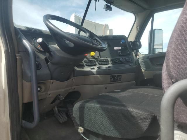 2016 Freightliner Cascadia 113 Semi Truck