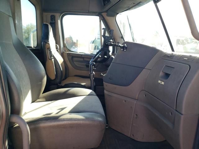 2014 Freightliner Cascadia Semi Truck