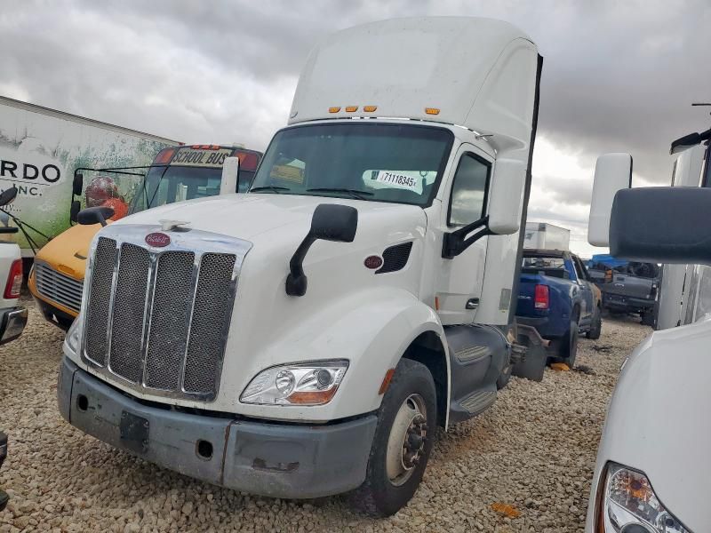 2016 Peterbilt Tractor 2016 Peterbilt 579 Semi Truck