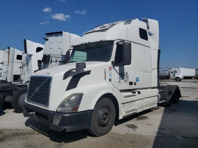 2013 Volvo VNL Semi Truck