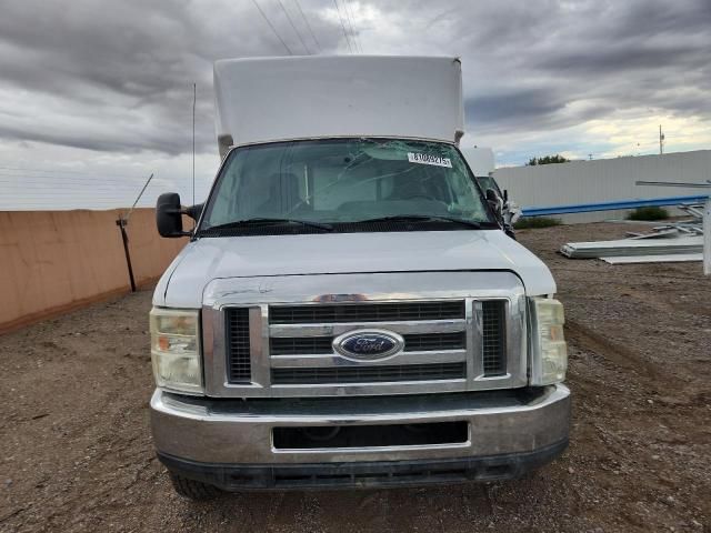 2011 Ford Econoline E350 Super Duty Cutaway Van