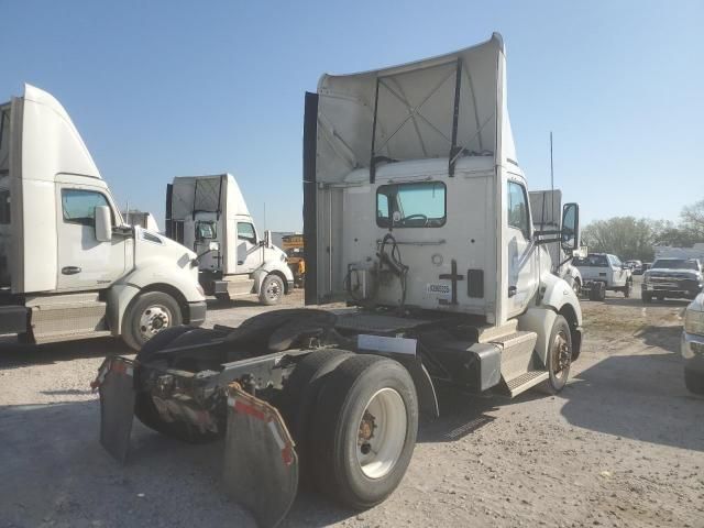 2017 Kenworth T680 Semi Truck
