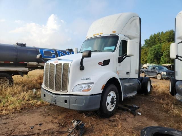 2017 Peterbilt Tractor 2017 Peterbilt 579 Semi Truck