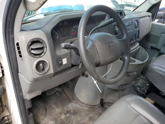 2016 Ford Econoline E350 Super Duty Cutaway Van