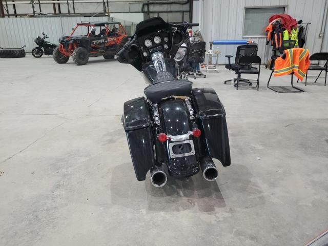 2011 Harley-Davidson Flhx