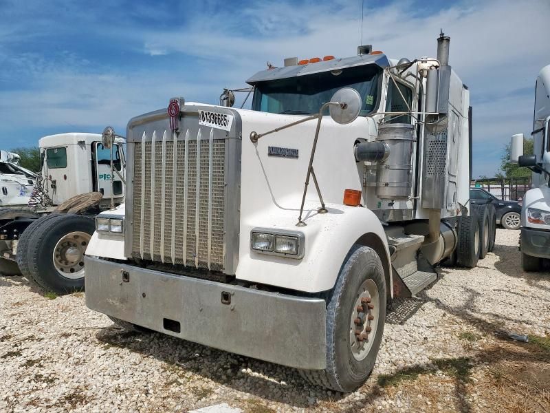 2004 Kenworth W900 Semi Truck