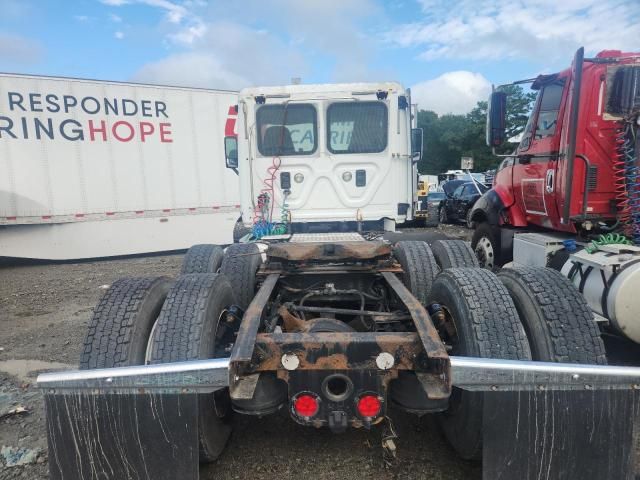 2013 Freightliner Cascadia Semi Truck