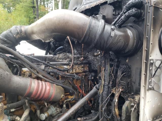 2005 Peterbilt 379 Dump Truck