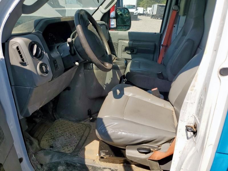 2015 Ford Econoline E350 Super Duty Cutaway Van