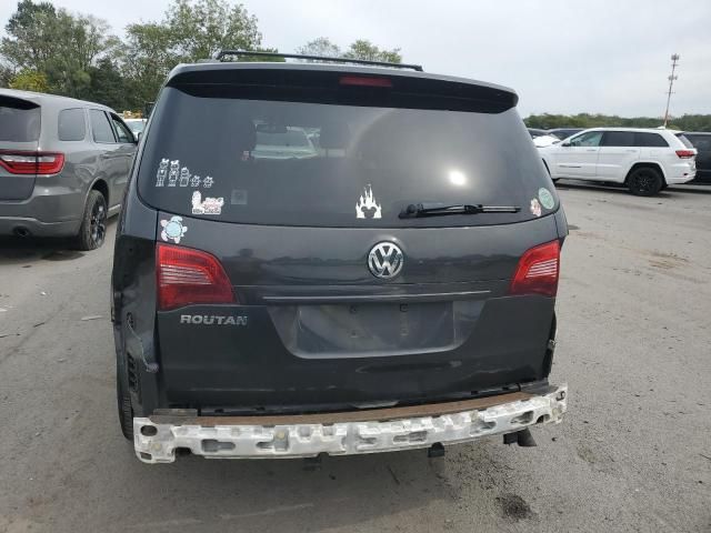 2011 Volkswagen Routan SE