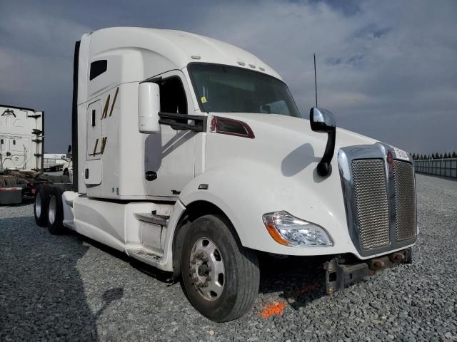 2016 Kenworth T680 Semi Truck