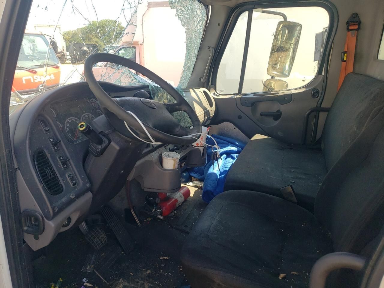 2014 Freightliner Business Class M2 BOX Truck