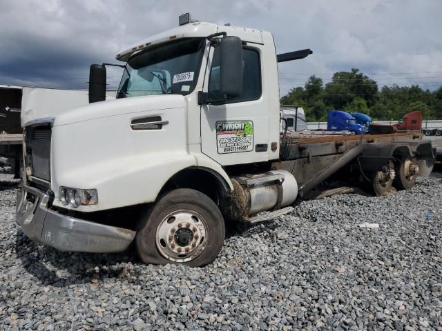 2002 Volvo VHD ROLL-OFF Container Truck