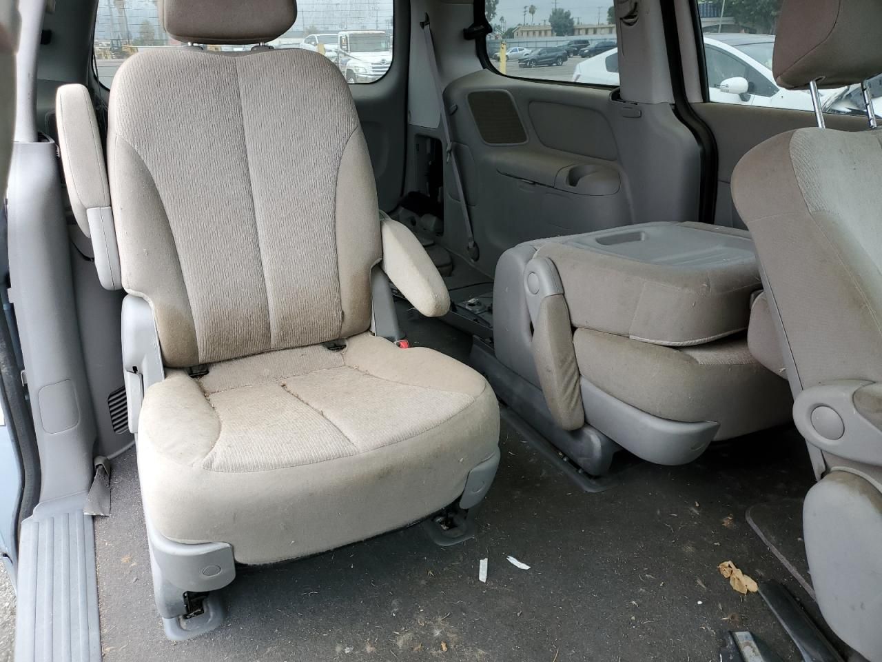 2012 KIA Sedona lx