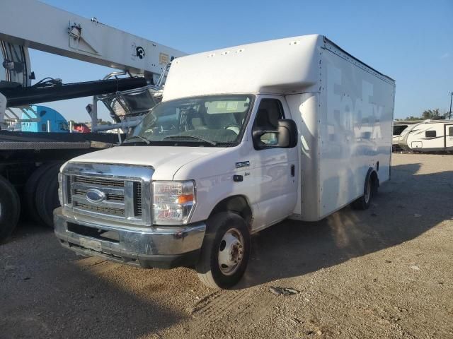 2018 Ford Econoline E350 Super Duty Cutaway Van