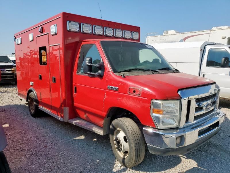 2015 Ford Econoline E350 Super Duty Cutaway Van