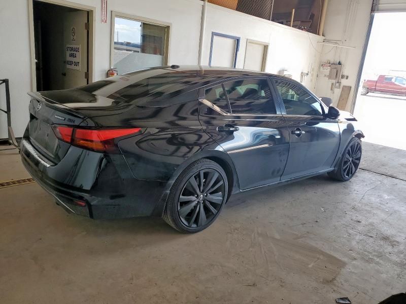 2022 Nissan Altima SR